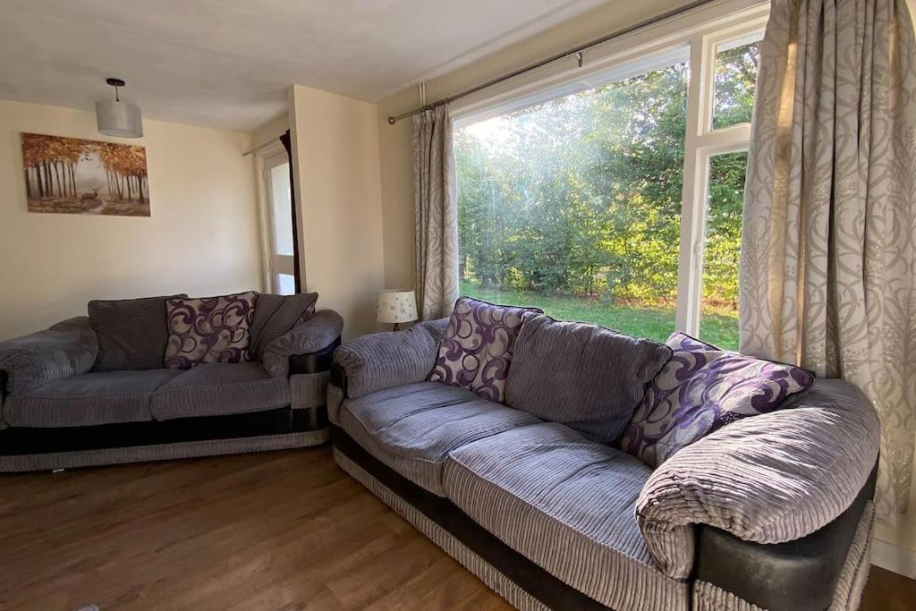 Cheerful 3 Bedroom Bungalow With Indoor Fire Place Gloucester Exterior foto
